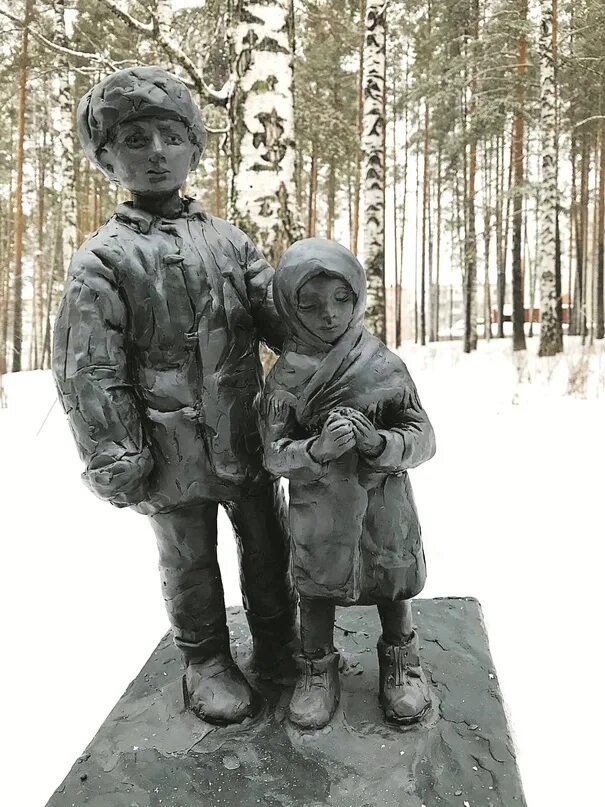 Памятник мальчик и девочка. Памятник мальчик и девочка