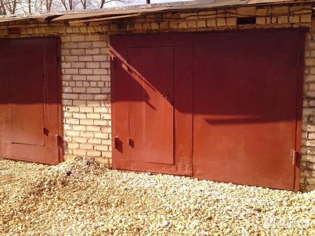 Гаражи апрелевка. Гараж апрелевка. Гараж разборный заводской. Гараж пенал с подъемными воротами. Гск нива апрелевка.