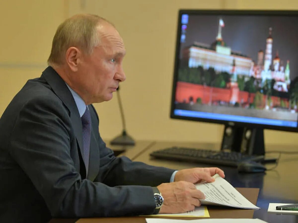 Песков в полный рост. Песктв в молодости. Песков интервью сегодня. Песктв в молодости. Песков в кабинете.