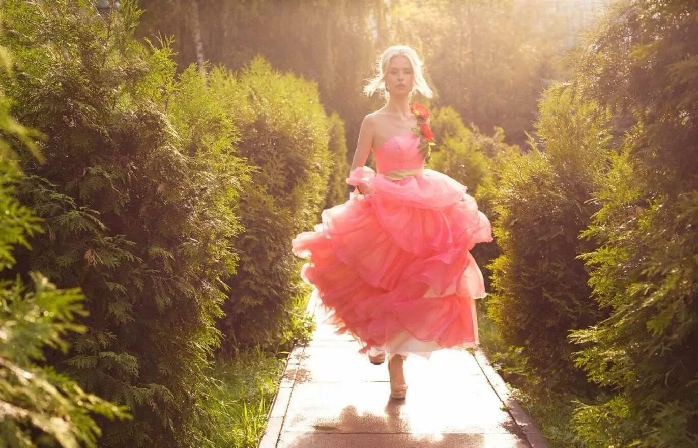 Фотосессия в розовом пышном платье. Девушка в платье. Девушка в пышнымплатье. Фотосессия в пышном платье.