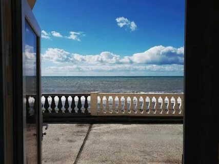 Отели в лоо рядом с морем