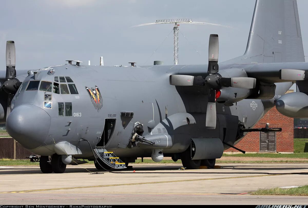 Lockheed AC-130 Spectre. AC-130 Hercules. АС 130 Геркулес самолёт. Ганшип АС-130. 130 spectre