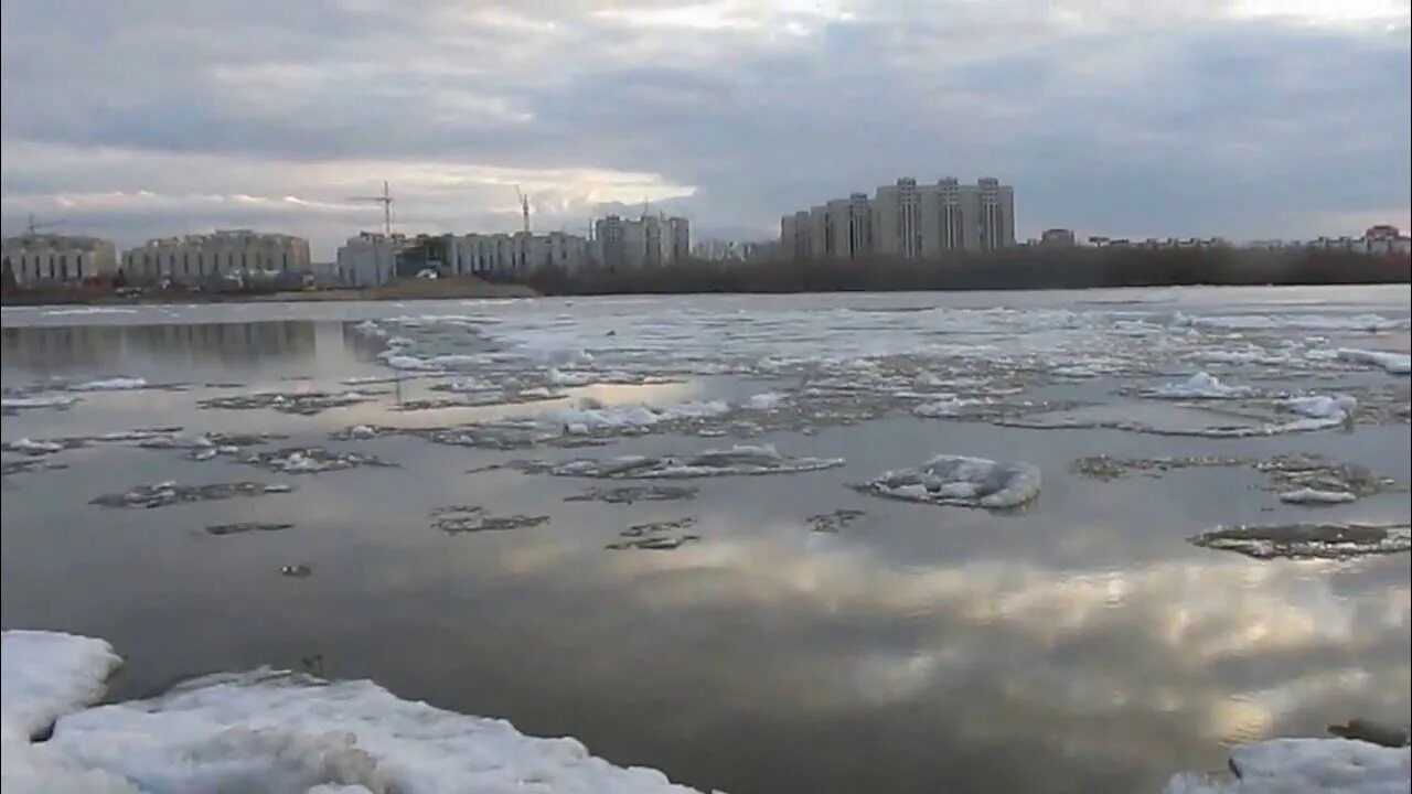 Уровень воды в иртыше уват сегодня. Ледоход на Иртыше 2023 в Омске. Иртыш обмелел Тобольск. Ледоход на Иртыше в Омске. Ледокол Омск Иртыш.
