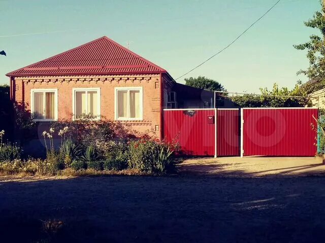 Курганинск улица Чайковского. Курганинск Краснодарский край ул.Колхозная. Дом в Курганинске свежие объявления. Зеленый дом Курганинска. Жилье в курганинске