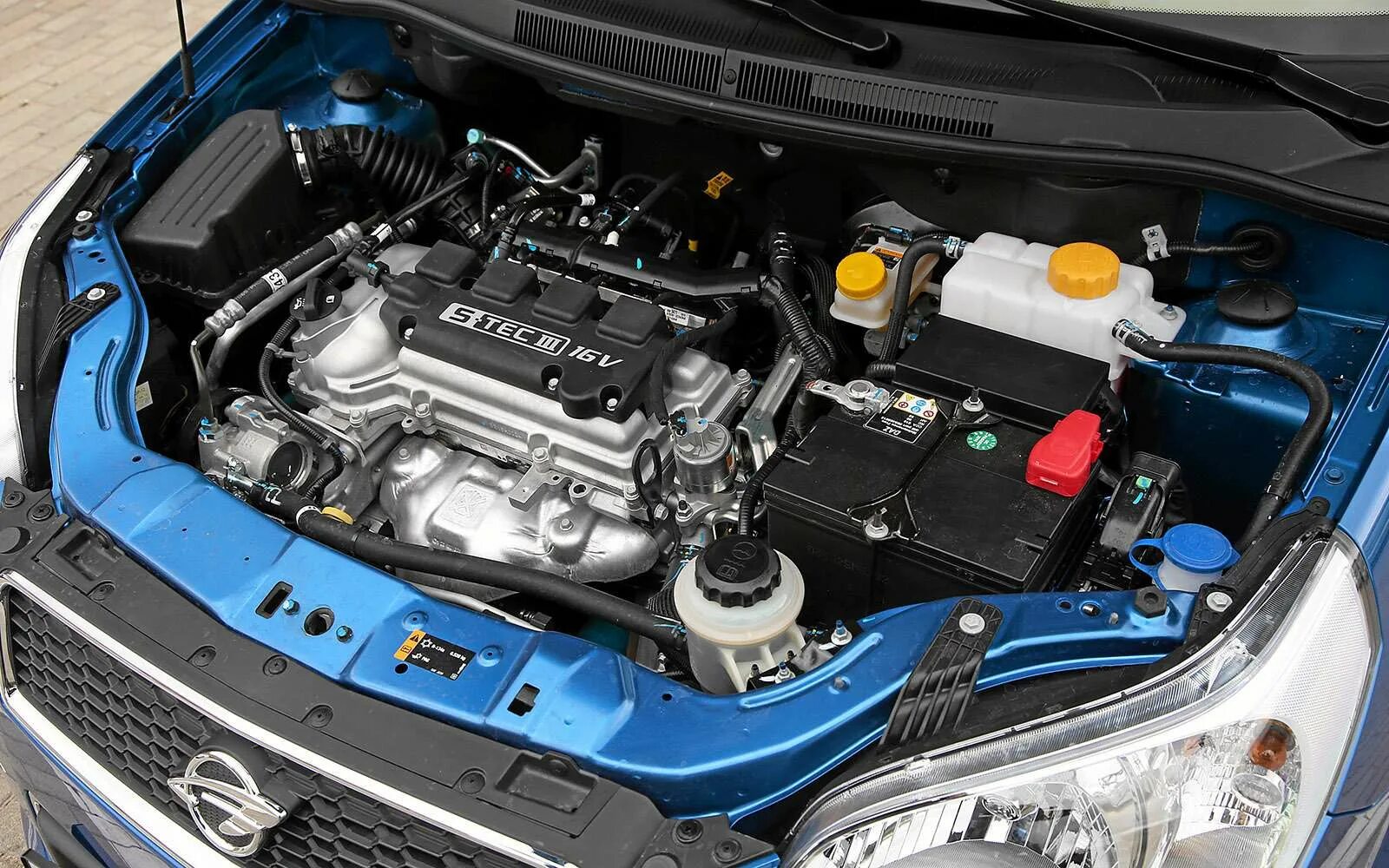 Кобальт какой двигатель. Chevrolet cobalt мотор. двигатель s tec 16v кобальт. моторный отсек шевроле кобальт. шевроле кобальт моторное отделение.