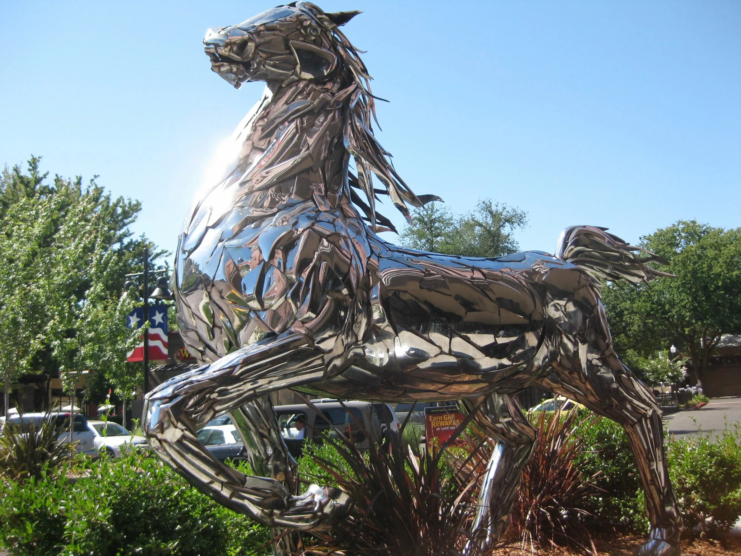 Мемориал памяти хрома лошадь. Лошади брейер 2021. Веллор индия скульптура коней. Хром лошадь. Хром лошадь.