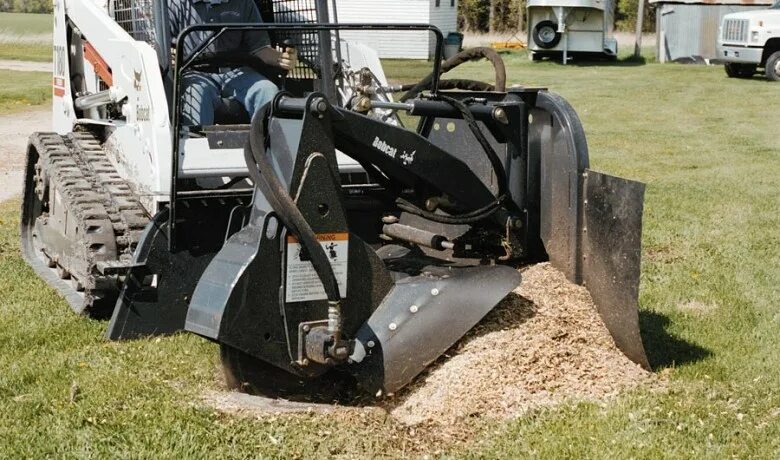 Оборудование bobcat. Измельчитель пней Bobcat s630. Измельчитель пней на Bobcat s530. Измельчитель пней Bobcat sg60. Измельчитель пней на Бобкэт.