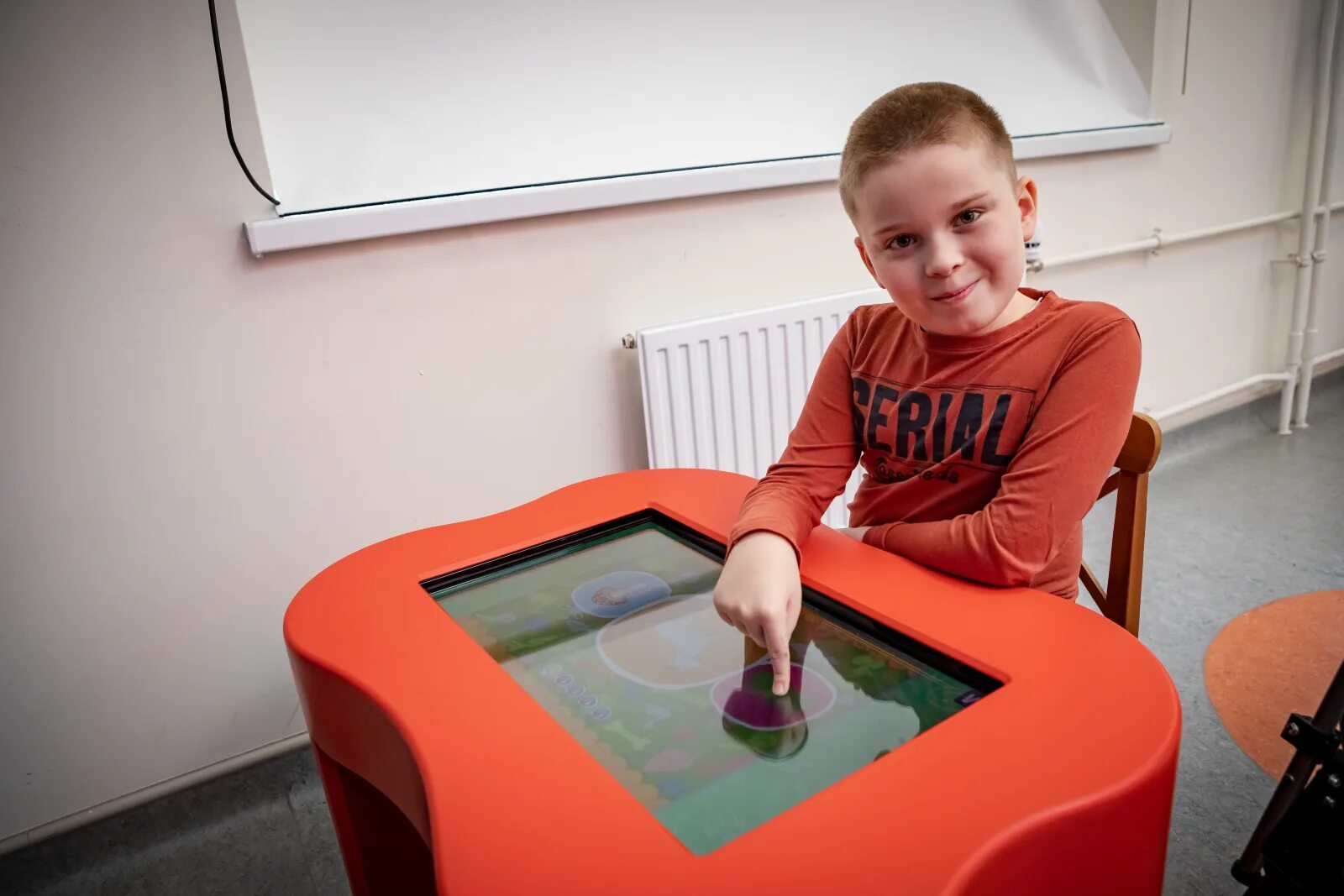 Интерактивный стол. Интерактивный стол для детей. Интерактивный стол в ДОУ. Сенсорный стол интерактивный для детей. Интерактивный стол функции