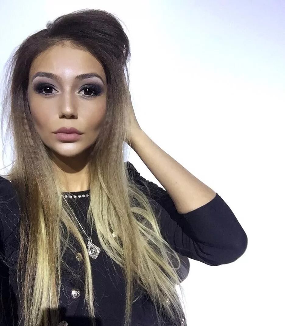 Жена альберта валиуллина певца фото Пин на доске StarHit