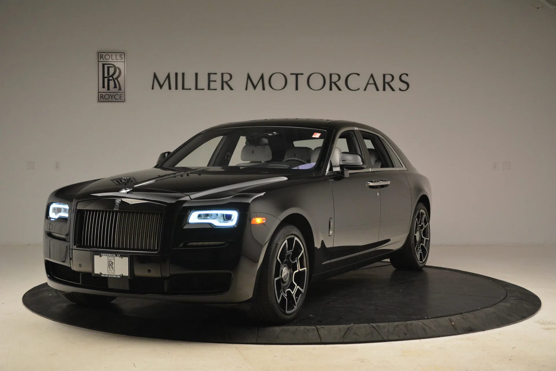 Rolls royce badge. Rolls Royce Ghost 2022 Black. Rolls Royce Ghost Black badge. Роллс Ройс Ghost Black badge. Роллс Ройс Black badge.