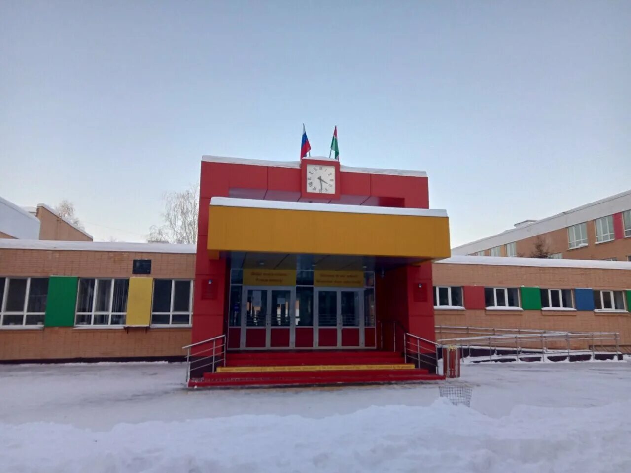 Школы в городе набережные челны. Школа 37 челны. 37 школа набережные челны. 12 школа набережные челны. 51 комплекс набережные челны.