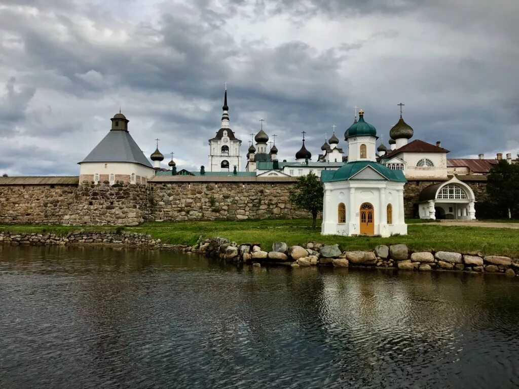 монастырь соловки архитектура. историко-культурный комплекс соловецких островов. соловецкие острова кремль-крепость. соловецкие острова архангельская область. соловки монастырь.