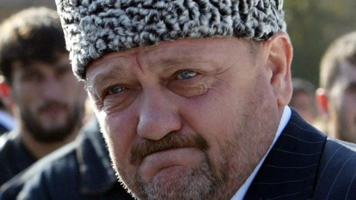 Фото ахмад хаджи. Кадыров, ахмат абдулхамидович (2000—2004). Кадыров ахмат абдулхамидович. Ахмата-хаджи кадырова. Ахмат-хаджи и рамзан.