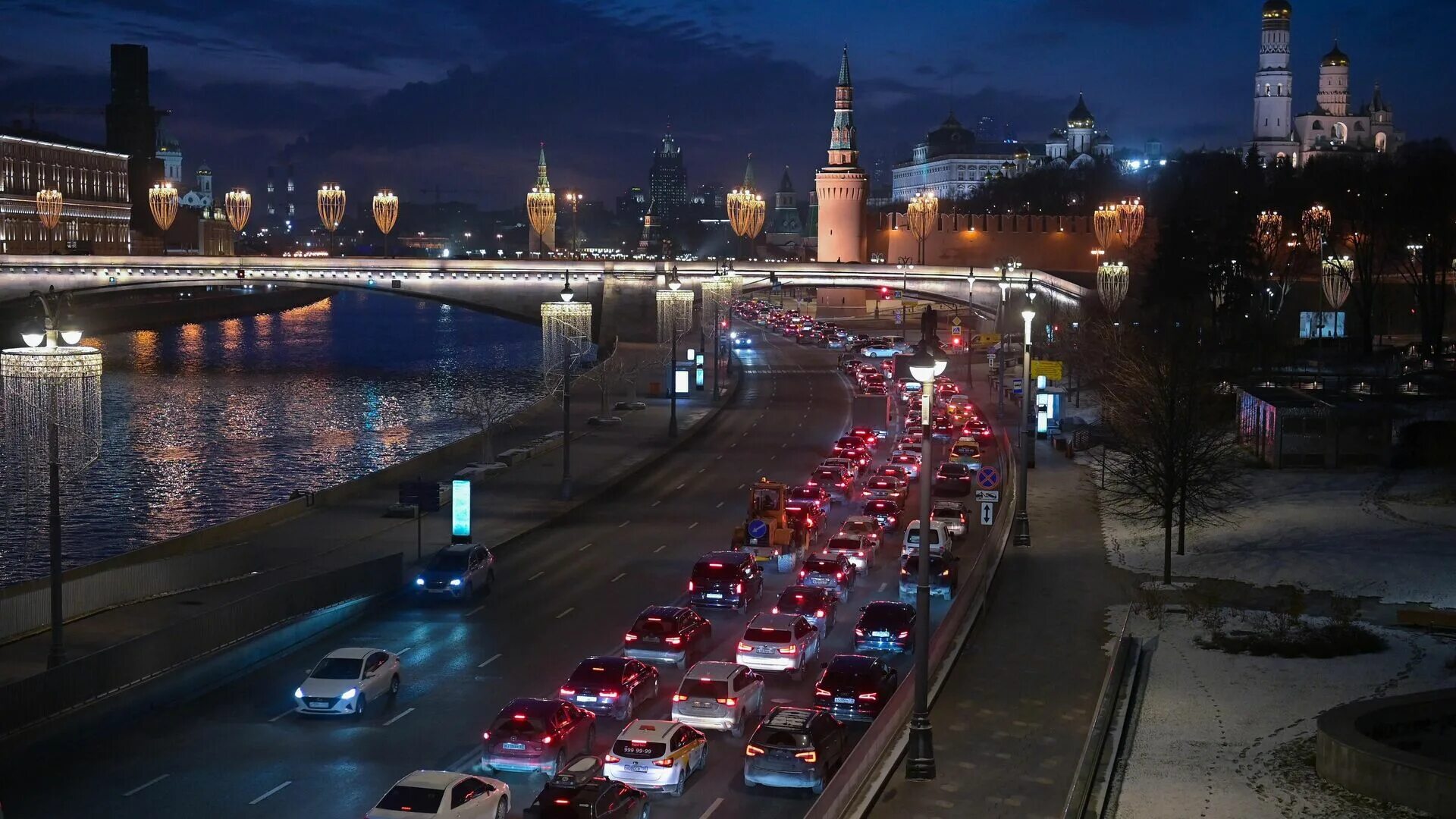 Московские дороги сегодня. Москворецкая набережная Москва. Большой Москворецкий мост. Пробки в Москве. Дороги Москвы.