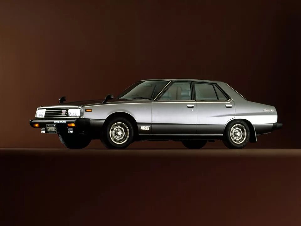 Сравнение Datsun Sunny 120Y и Toyota Camry Prominent по характеристикам, стоимос