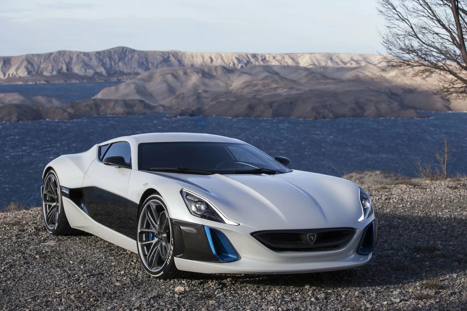 Rimac Concept one. Хорватский электромобиль Rimac. Римак электрокар. Римак концепт 1.