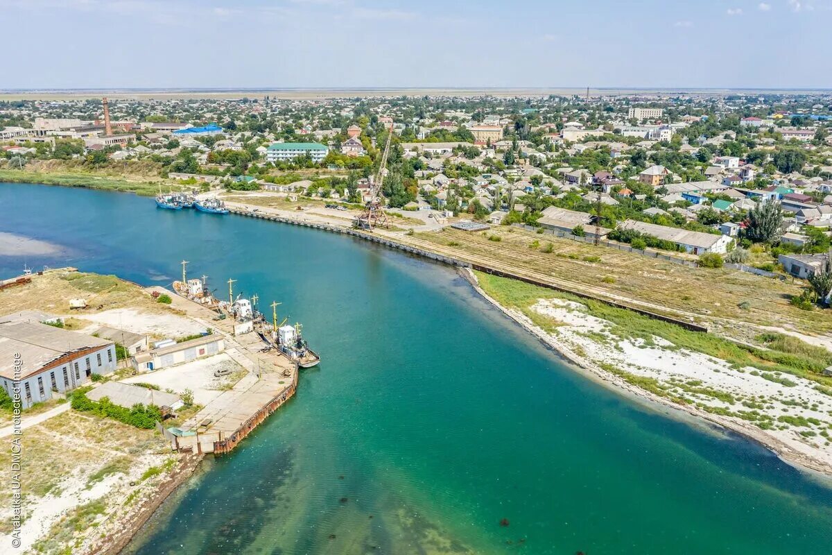 Геническ Арабатская стрелка. Город у моря Азовского Геническ. Геническ Херсонская область. Геническ Херсонская.