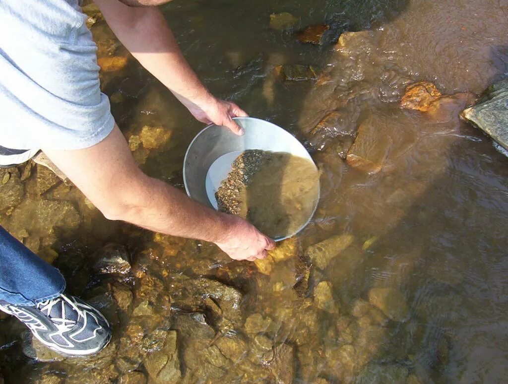 В воду положить золото