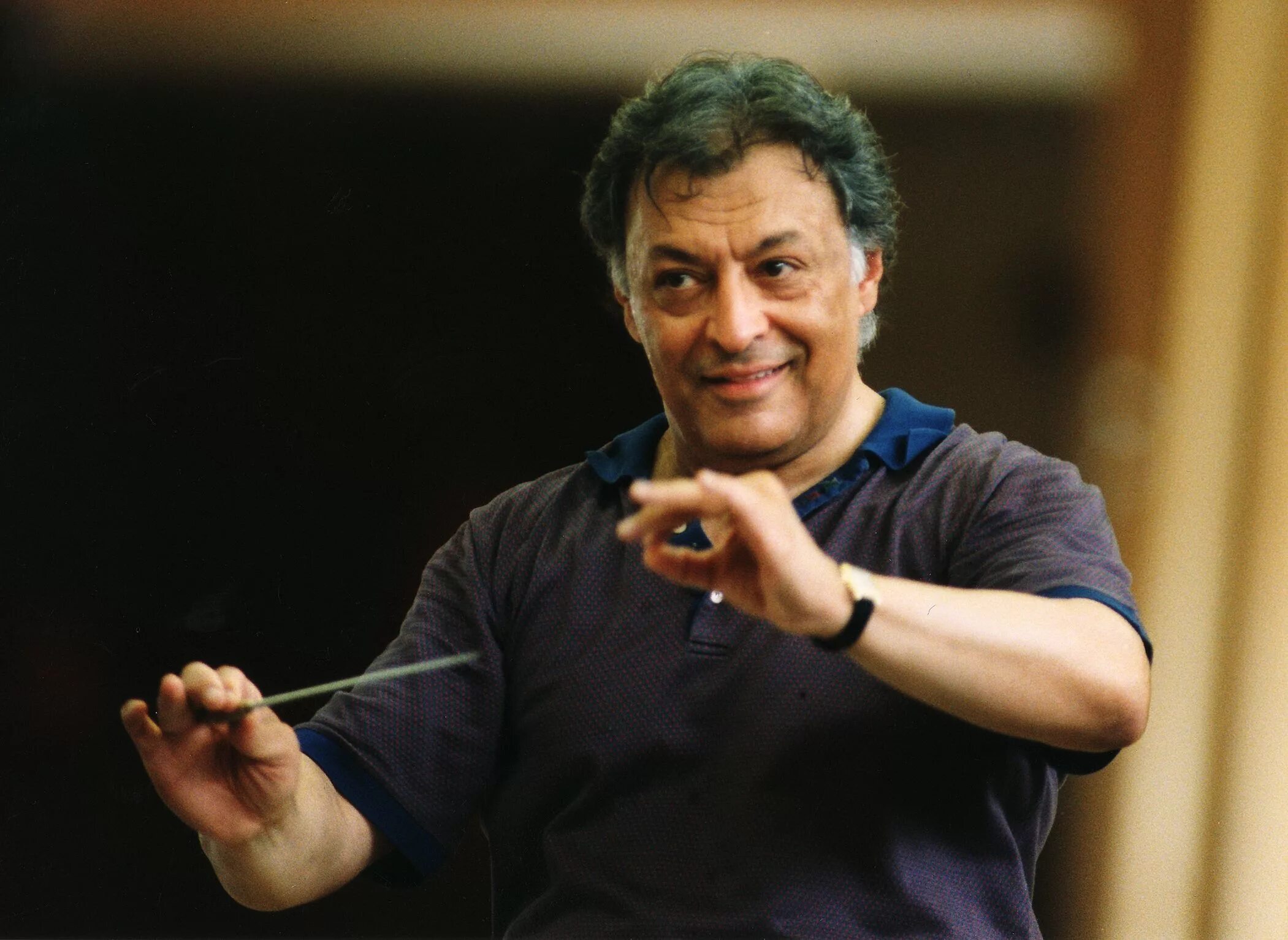 Интлантатсции зубин. Дирижер зубин. Зубин мета дирижер фото. Дирижер зубин. Хи зубин.