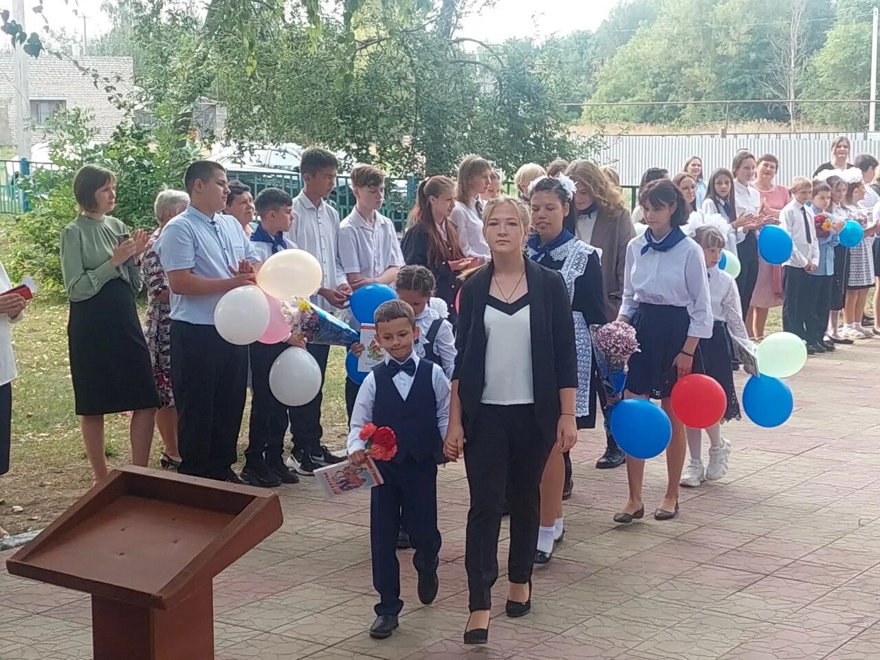 МБОУ СОШ С Сергиевка Калининского района Саратовской области. Школа в селе. Сергиевская школа Саратовская область Калининский район. Село Сергиевка Калининский район Саратовская область.