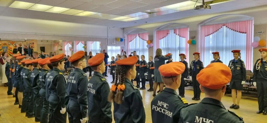 Кадеты 484 школы спб. Кадеты мчс. Кадетская школа пожарные кадеты. Кадет. Кадеты пожарные спасатели.