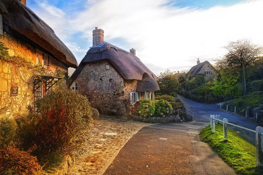 Villages england. Деревня Гримпен Англия. Сказочный тоннель, Халнакер, графство Сассекс, Англия. Поместье Адэр, Ирландия. Графство Хэмпшир Великобритания.