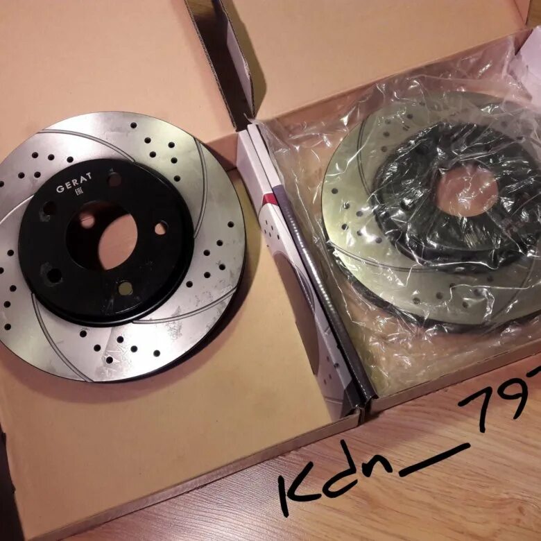 Lancer тормозные диски. Передние тормозные диски лансер 10 2. Вентилируемые диски передние лансер 10 митсубиси. Lancer тормозные диски. Тормозные передние диски аутлендер 2.