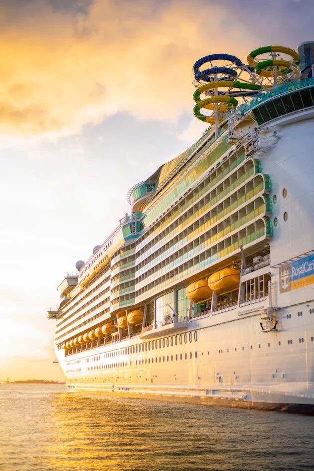 Круизный корабль "msc splendida". Круиз на лайнере средиземное море. Msc fantasia круиз. Круизный лайнер princess cruises. Seabourn encore лайнер.