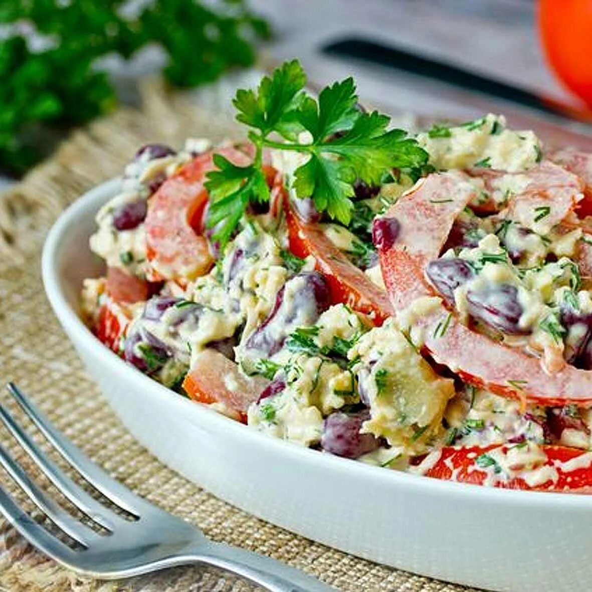 Курица фасоль помидор