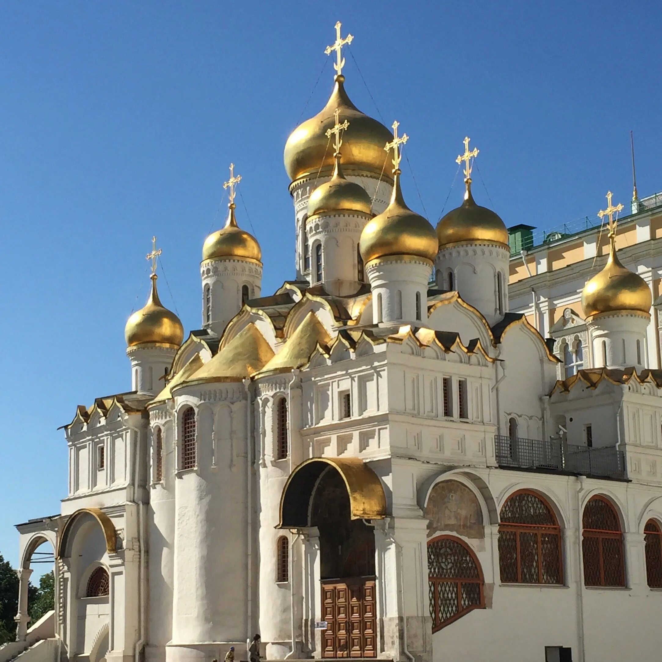 Кремлевские храмы. Благовещенский и Успенский соборы Московского Кремля. Успенский Благовещенский Архангельский соборы Московского Кремля.