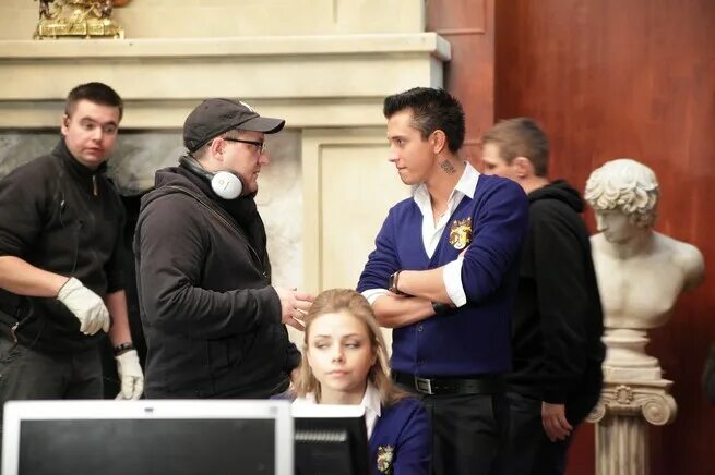 закрытая школа за кадром. закрытая школа за кадром. закрытая школа кадры со съемок. закрытая школа съемки. за школа за кадром.