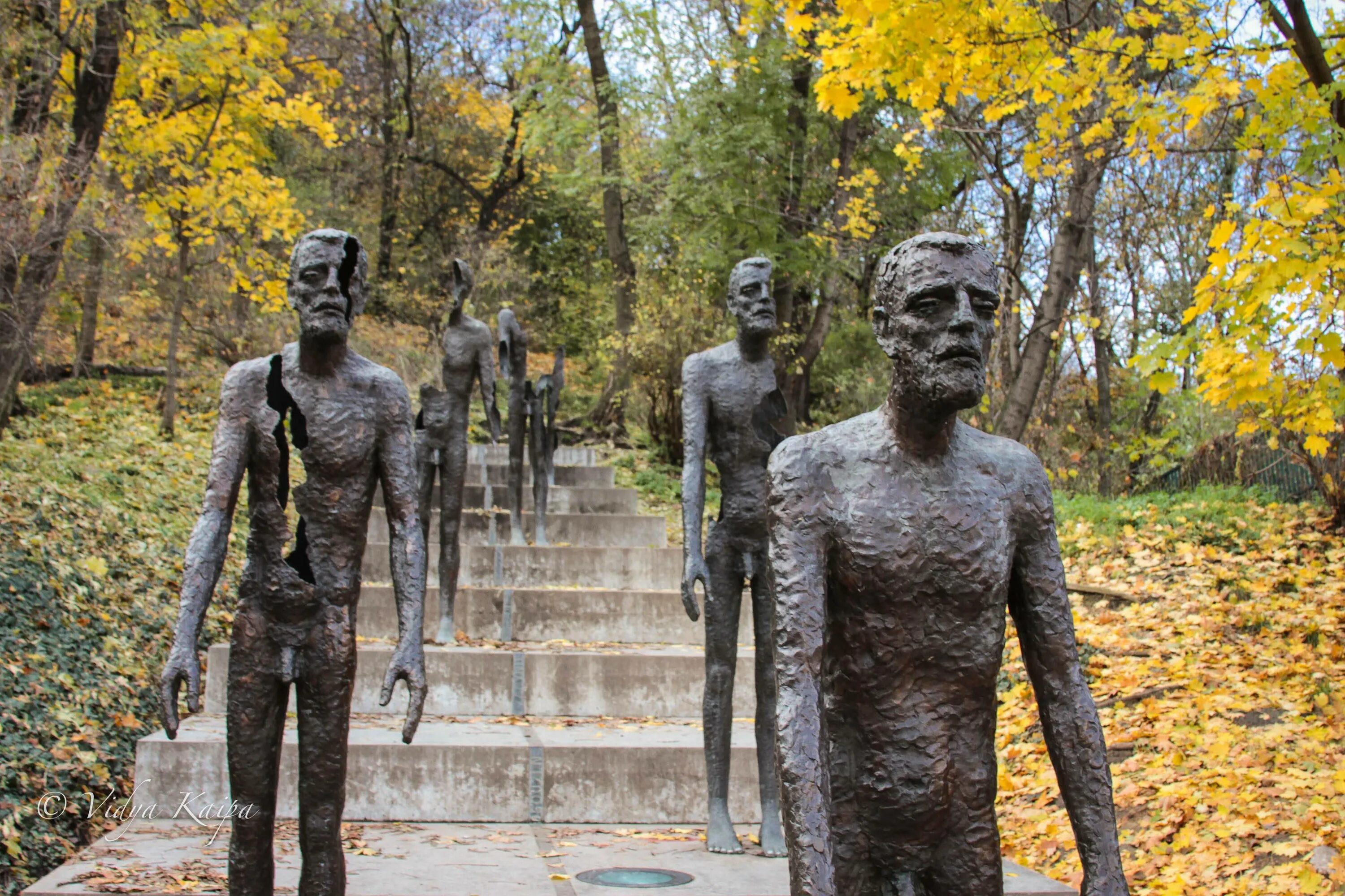 Памятник жертвам коммунизма вашингтон. Памятник коммунизму в праге. Памятник коммунизму. Прага памятник коммунистическим репрессиям. Мемориал жертвам коммунизма (вашингтон).