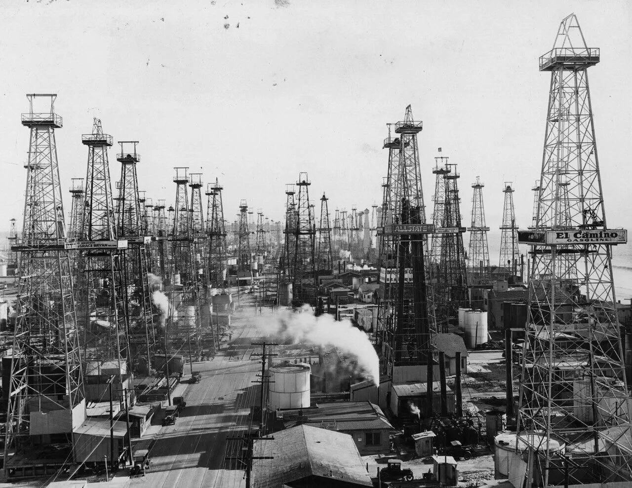 Нефтедобыча в Мексике 20 век. Нефтяные заводы в Баку 19 век. Лос Анджелес нефтедобыча. Добыча нефти 19 век.
