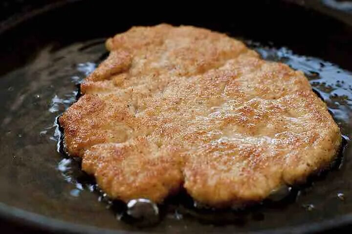 шницель на сковороде