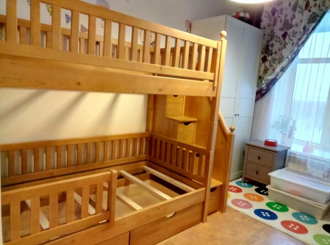 Купить кровать лестница. Двухъярусная кровать с лестницей ящиками. Двухъярусная кровать со ступеньками-ящиками. Лестница деревянная для двухъярусной кровати. Двухъярусная кровать с лестницей расширенная.