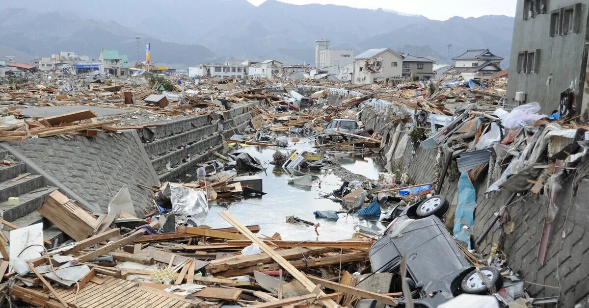 ЦУНАМИ Япония 2011 землетрясение и ЦУНАМИ В Японии 2011. Землетрясение в Японии 2011 года. Землетрясение на Сахалине 1995.