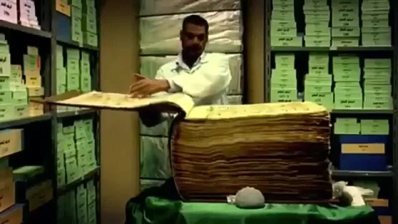 халиф усман сжег коран. халиф усман сжег коран. халиф усман. коран халифа усмана. мусхаф корана усмана.