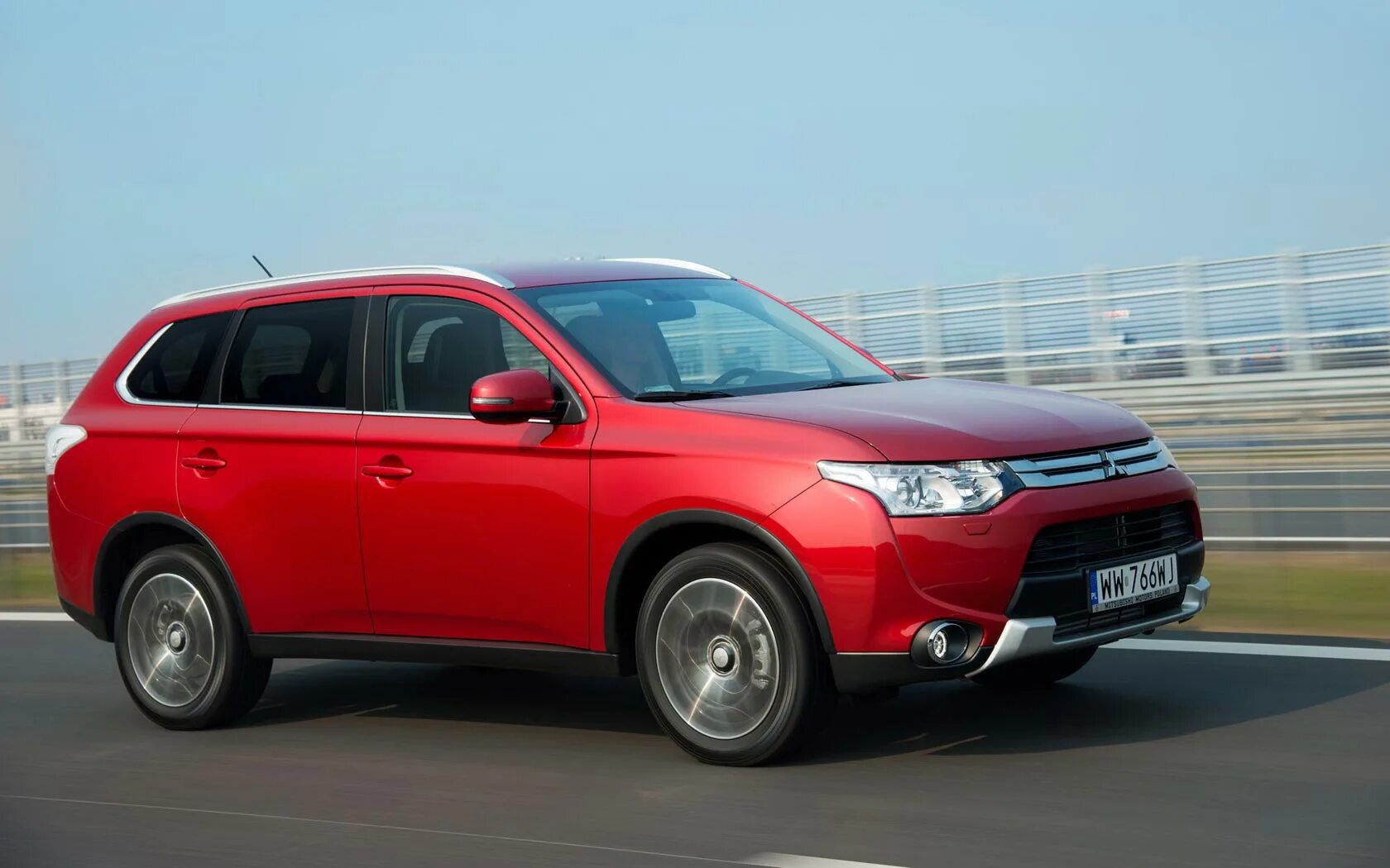 Митсубиси аутлендер какой купить. Mitsubishi Outlander 2014. Mitsubishi Outlander 2014-2015. Outlander 2015. Митсубиси Аутлендер 3 2015.