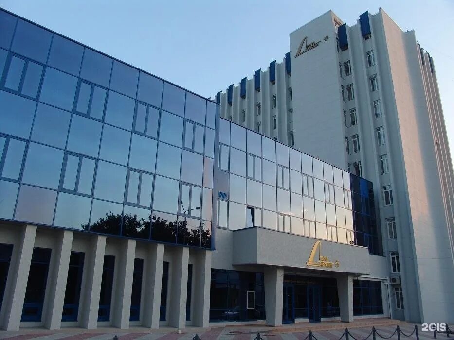 Дворец здоровья ростов-на-дону на малюгиной. Лрц здоровье ростов-на-дону малюгиной 100. Малюгина 100 дворец здоровья. Лечебно-реабилитационный центр №1 дворец здоровья. Ул малюгина 100 в ростове на дону.