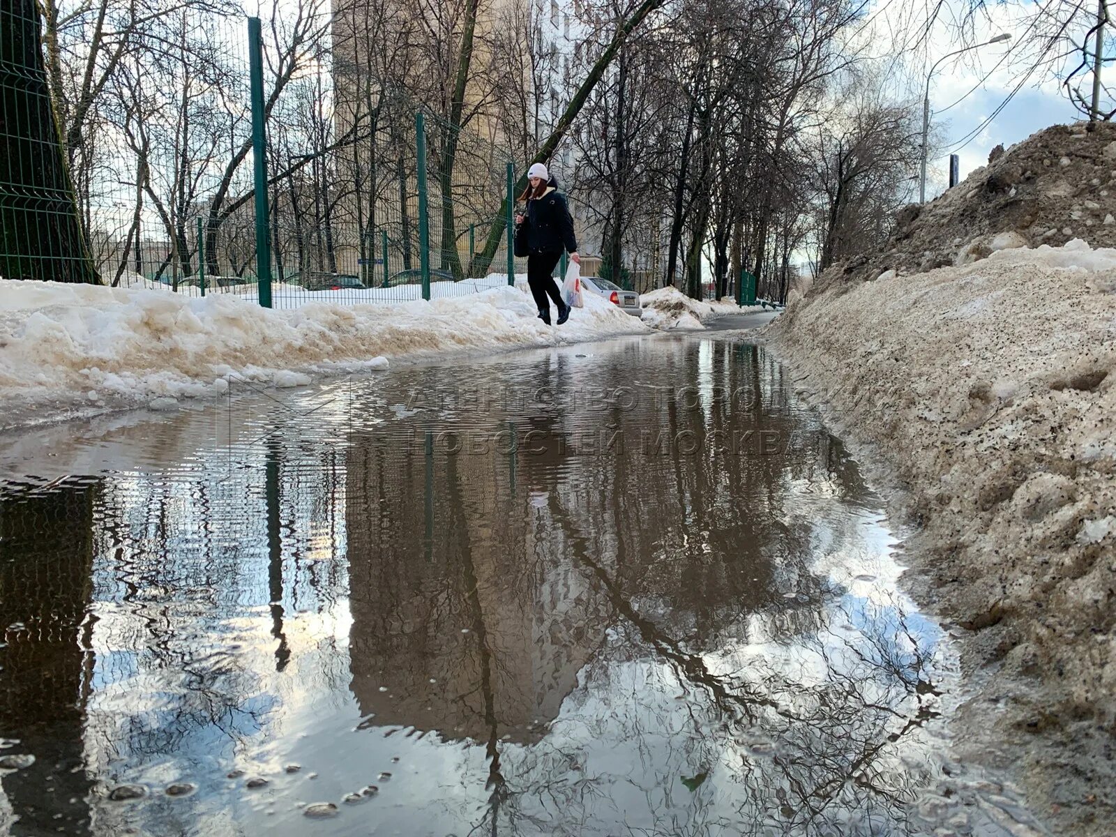 Оттепель в Москве. Оттепель в марте. Март оттепель в городе. Оттепель в городе. Оттепель 12