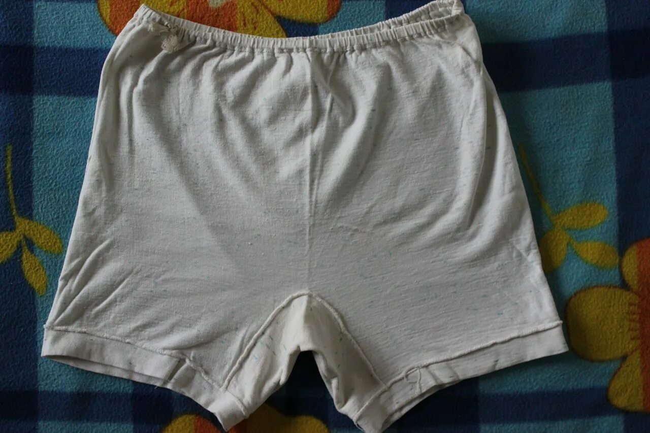 панталоны и чулки. панталоны из под платья. трусы панталоны женские. девушки в панталончиках. женщины в панталонах с тремя резинками.