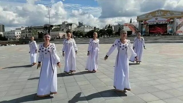 Дефиле чебоксары. Дефиле чувашских костюмов. дефиле чебоксары каскад. художественное училище дефиле костюмов чебоксары.