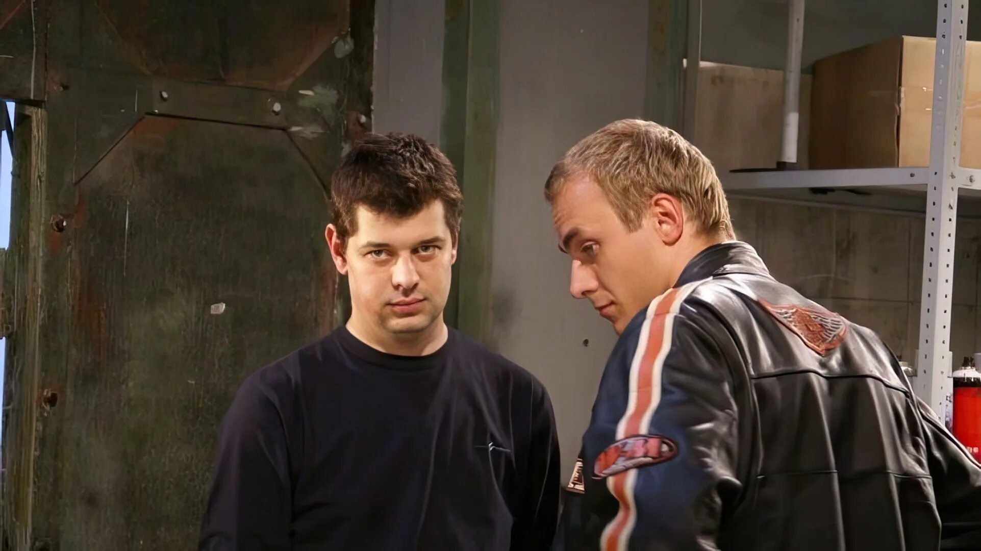 Молодые злые 2. Resident evil 2 леон и ада. Ада вонг 6 резидент. Молодые злые 2. Дженсен эклз 2023.