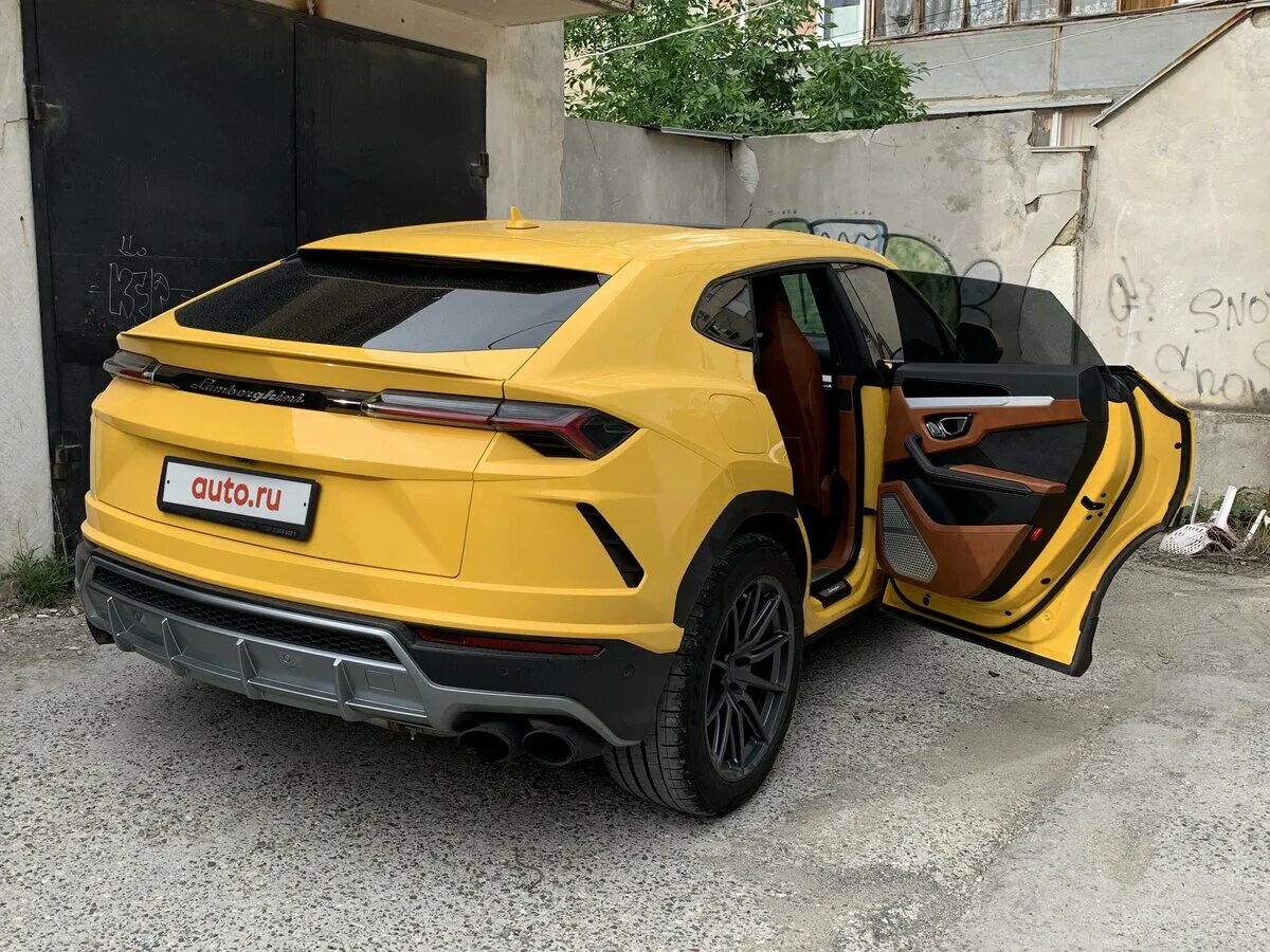 Купить б/у Lamborghini Urus I 4.0 AT (650 л.с.) 4WD бензин автомат в Москве: жёл