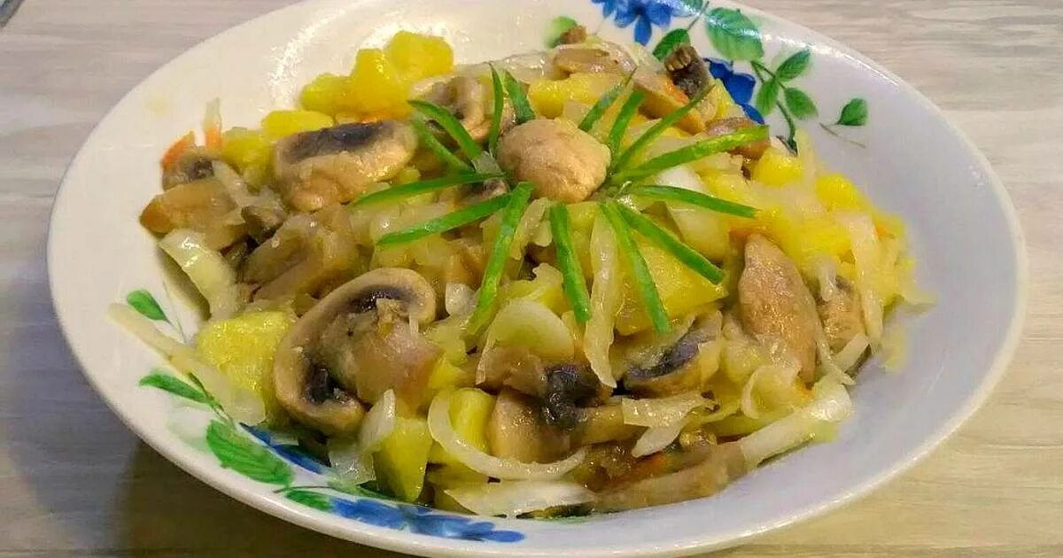 Минский рецепт. Салат минский с квашеной капустой и грибами. салат минский белорусский. салат с картофелем и грибами. салат деревенский с грибами.