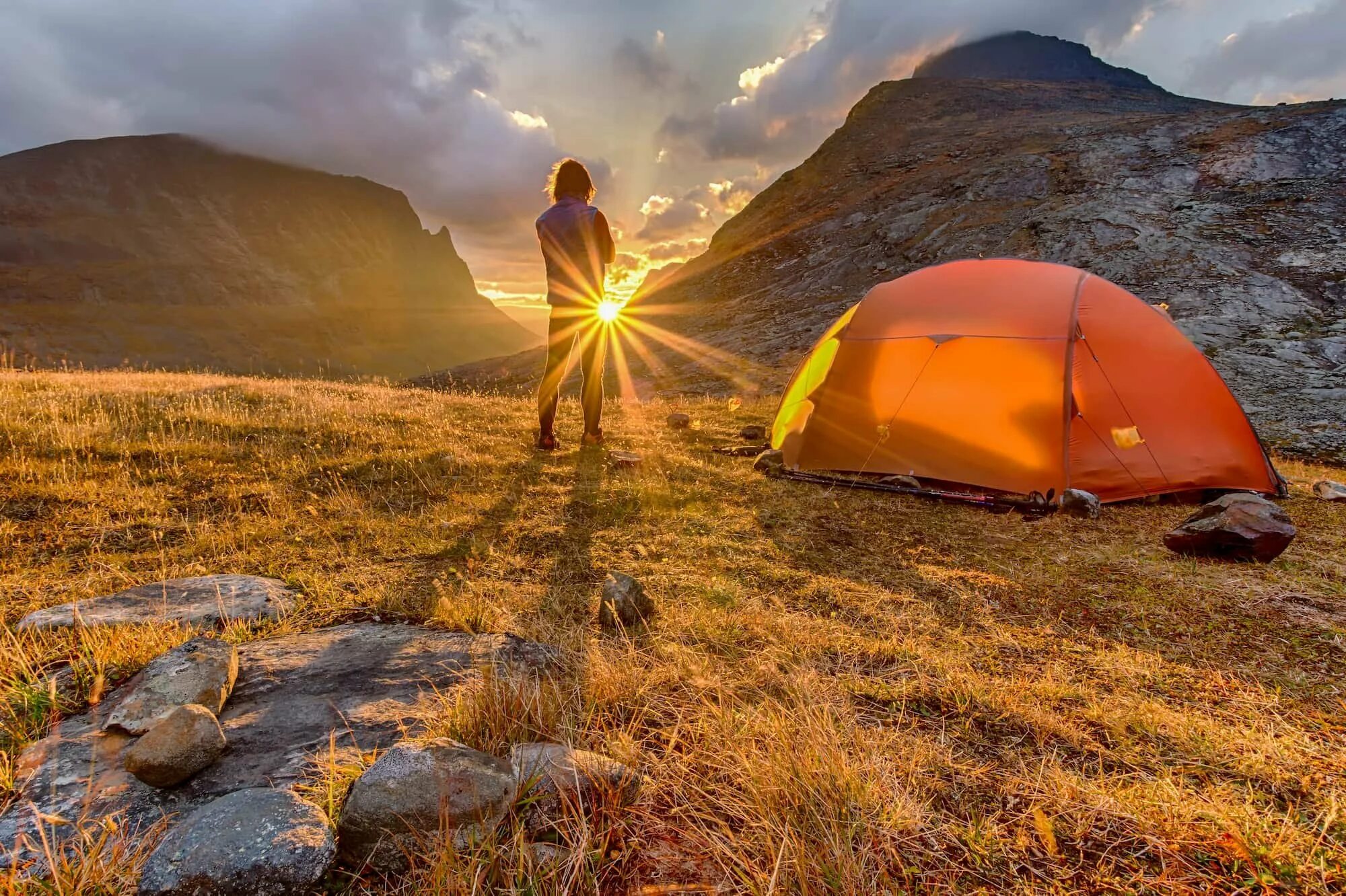Travel camping. Алтай Кемп палатки. Палатка в горах. Палатка на природе. Природа путешествия.