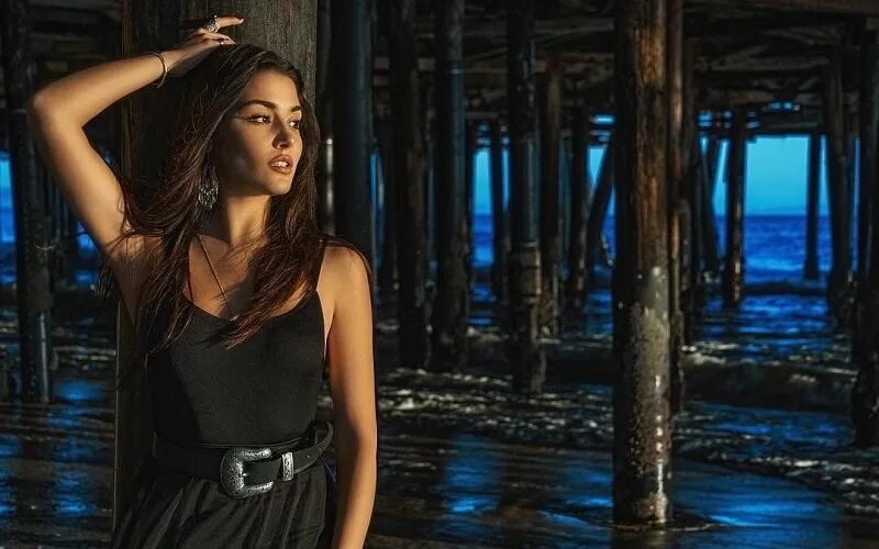 Парень ханде эрчел. Ханде эрчел с челкой 2022. Парень ханде эрчел. Ханде эрчел возлюбленный. Экин мерт даймаз и ханде эрчель.