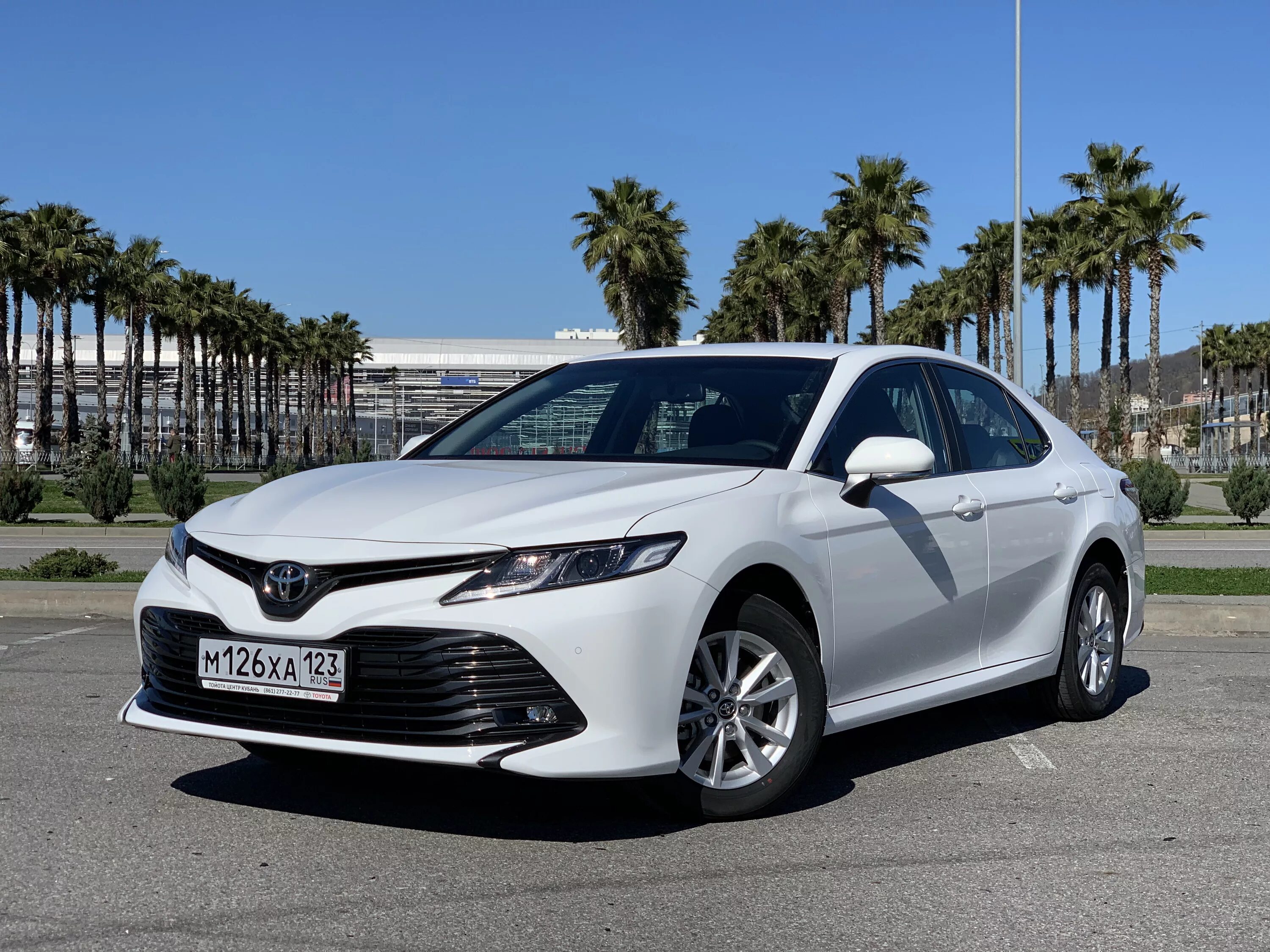 Новый авто тойота цены. Тойота Камри 2019. 2019 Camry Toyota Camry. Toyota Camry 2019 белая. Тойота Камри 2019 белая.