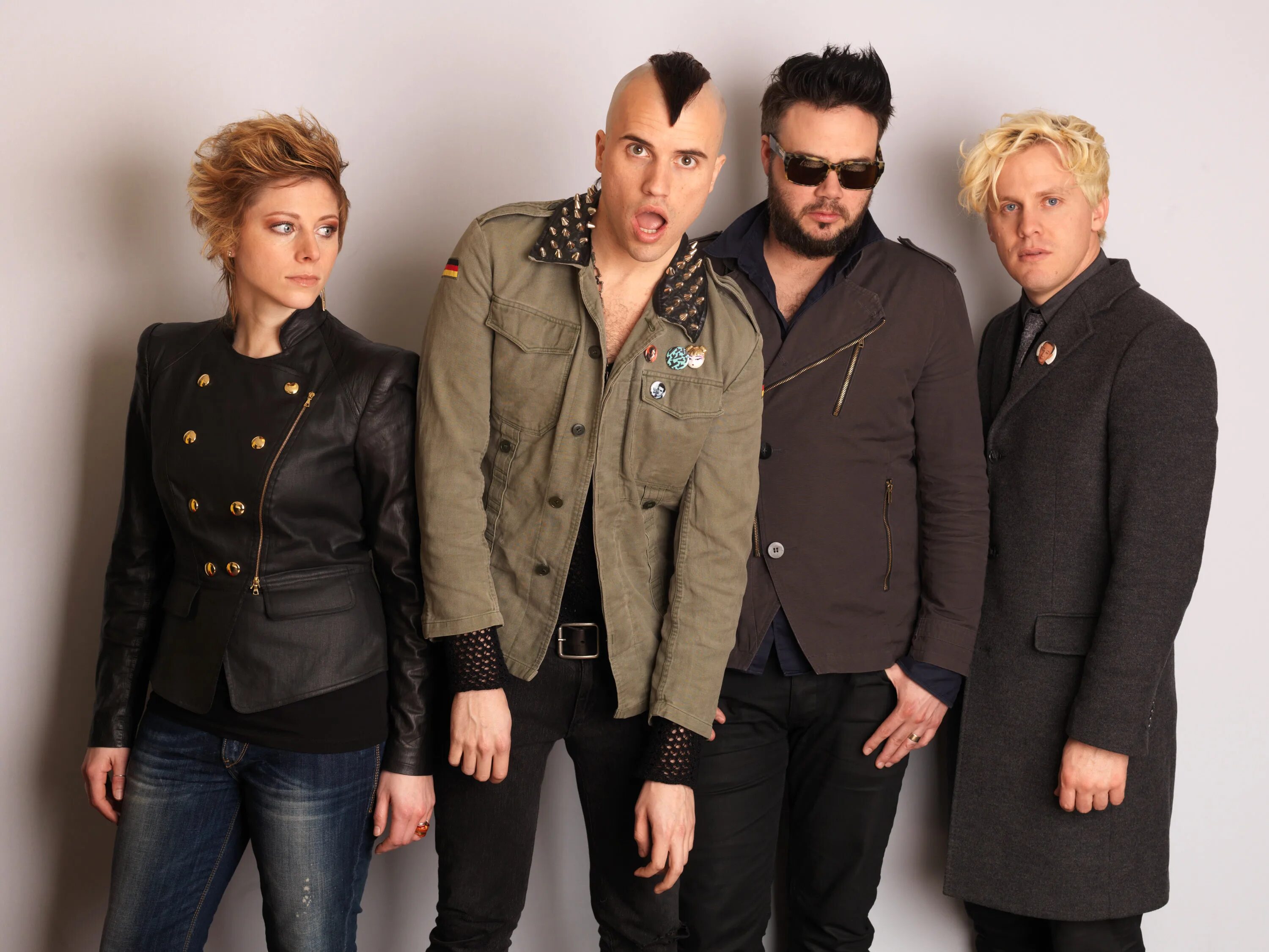 Neon trees everybody. Крис аллен neon trees. группа neon trees альбомы. neon trees becoming different people обложка. neon trees picture show.