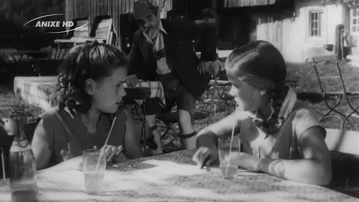 Das doppelte lottchen/близнецы. Проделки близнецов (1950) фрг. Проделки близнецов эрих кёстнер. Doppelte lottchen эрих кестнер. Фильм проделки близнецов 1978.